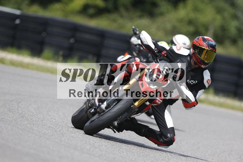 /27 12.06.2025 Ducati Schweiz Trackday Warmup  ADR/gruen-vert/22